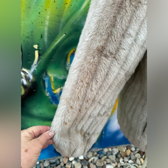 Vintage Faux Fur Coat with Unique Sleeves & Banded Collar - Medium - Picture 6 of 9